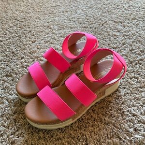 Women’s pink sandals